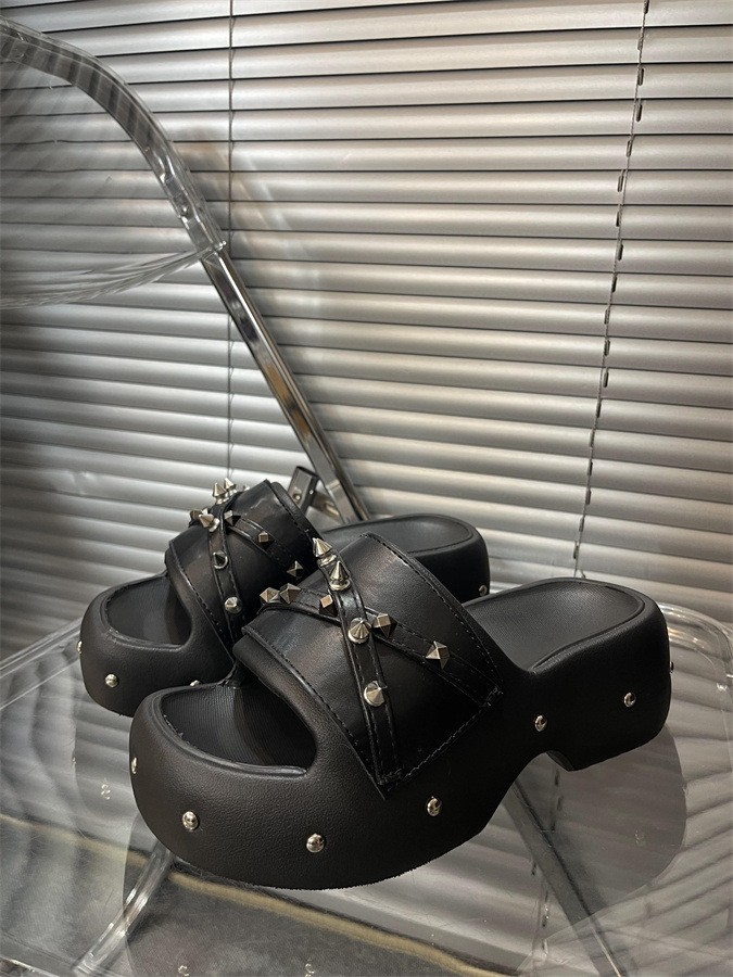 Women’s Platform Studded Slide Sandals Thick Sole Summer Outdoor Slippers
