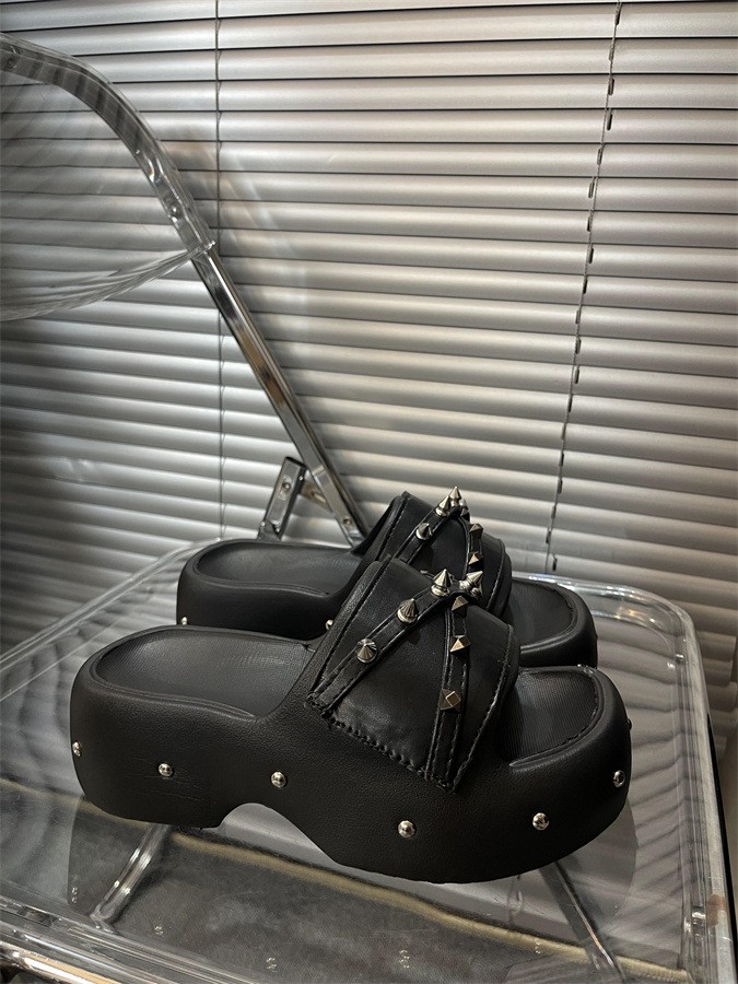 Women’s Platform Studded Slide Sandals Thick Sole Summer Outdoor Slippers