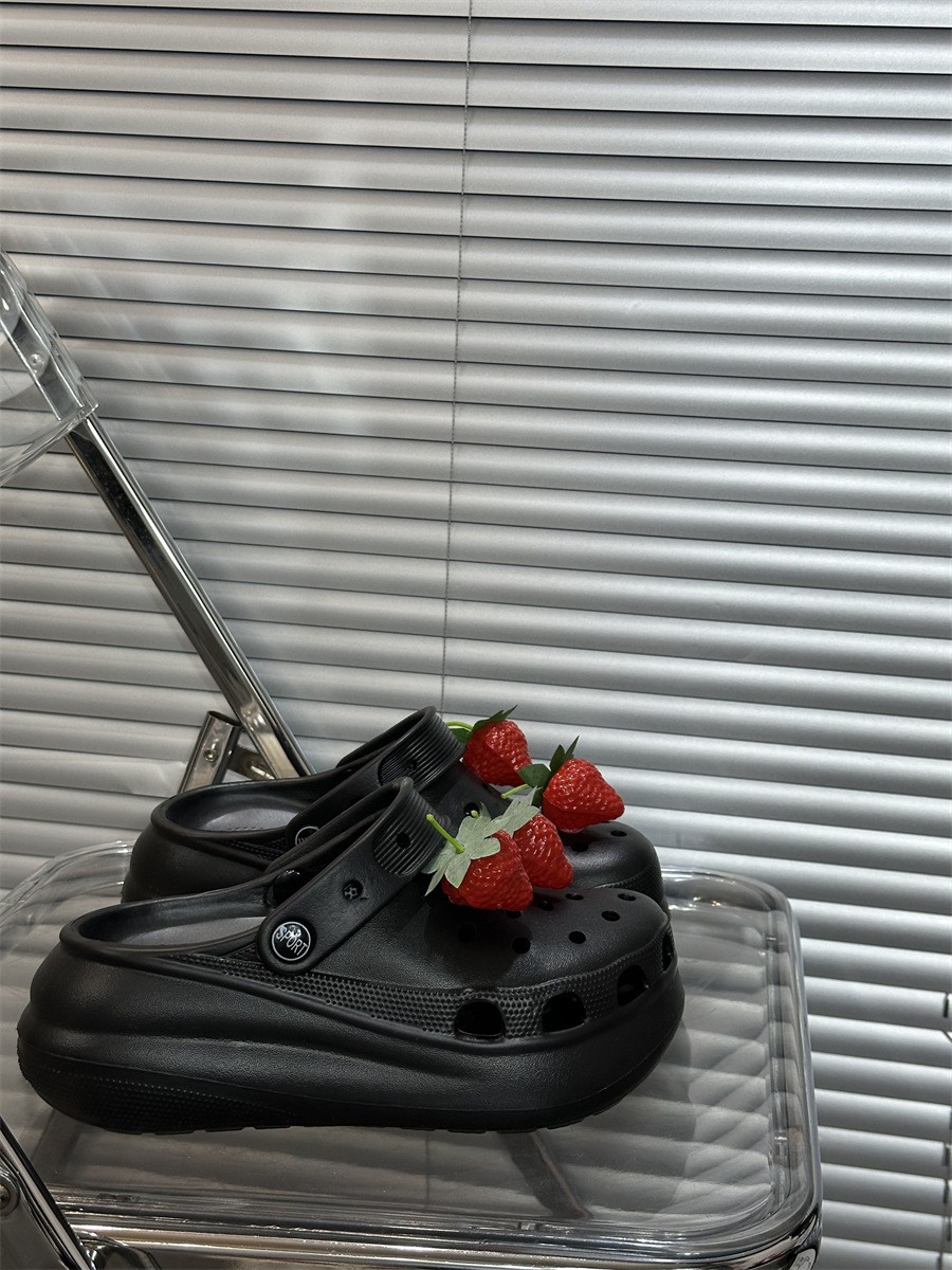 Women’s 7cm Platform Strawberry Clogs Summer Slip-On Sandals Outdoor Wear